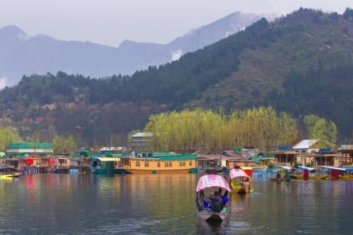 Kashmir ,Vaishno Devi , Srinagar , Amritsar